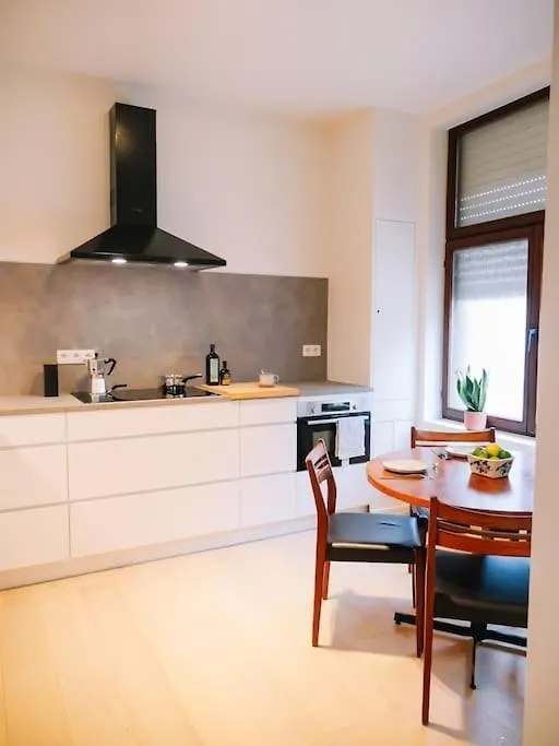 Gezellig & Ruim Rijhuis Met 3 Slaapkamers Dichtbij Gent 0*,  Belgien