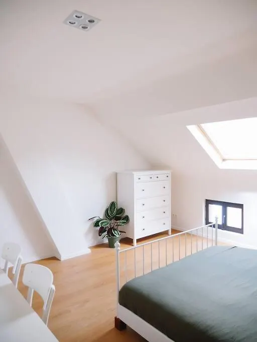 Gezellig & Ruim Rijhuis Met 3 Slaapkamers Dichtbij Gent Belgium